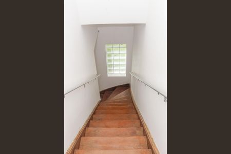 Casa para alugar com 140m², 2 quartos e 6 vagasEscada