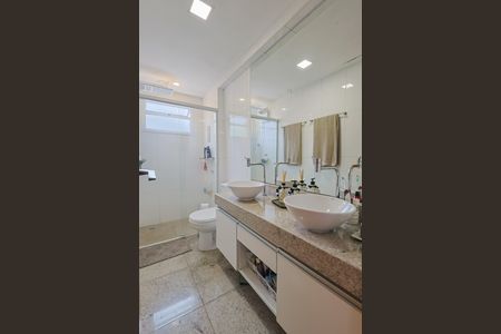 Apartamento à venda com 107m², 3 quartos e 2 vagasBanheiro da Suíte