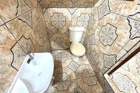 Banheiro 1 de casa para alugar com 1 quarto, 60m² em Vila Paranagua, São Paulo