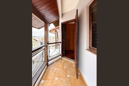 Casa à venda com 350m², 4 quartos e 4 vagas Casa à venda com 350m², 4 quartos e 4 vagasVaranda Suíte 2