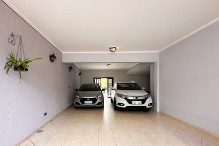 Casa à venda com 350m², 4 quartos e 4 vagas Casa à venda com 350m², 4 quartos e 4 vagasGaragem