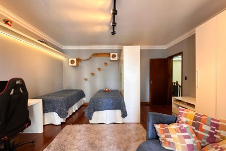 Casa à venda com 350m², 4 quartos e 4 vagas Casa à venda com 350m², 4 quartos e 4 vagasQuarto