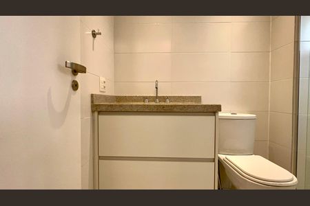 Apartamento à venda com 162m², 4 quartos e 2 vagas Apartamento à venda com 162m², 4 quartos e 2 vagasBanheiro da Suíte 1