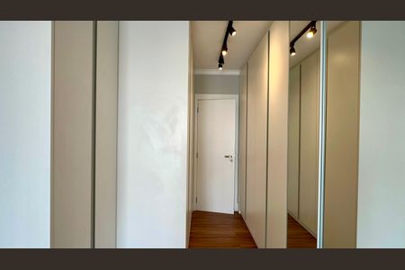 Apartamento à venda com 162m², 4 quartos e 2 vagas Apartamento à venda com 162m², 4 quartos e 2 vagasCloset da suíte 2