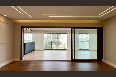 Apartamento à venda com 162m², 4 quartos e 2 vagas Apartamento à venda com 162m², 4 quartos e 2 vagasVaranda gourmet