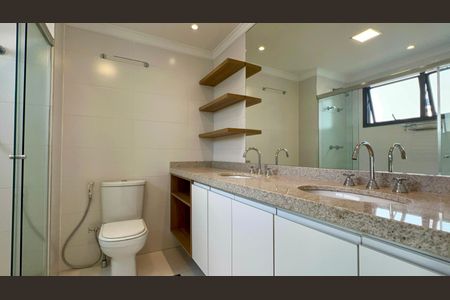 Apartamento à venda com 162m², 4 quartos e 2 vagas Apartamento à venda com 162m², 4 quartos e 2 vagasBanheiro da Suíte 2