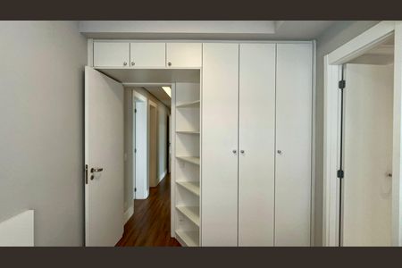 Apartamento à venda com 162m², 4 quartos e 2 vagas Apartamento à venda com 162m², 4 quartos e 2 vagasSuíte 1