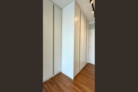 Apartamento à venda com 162m², 4 quartos e 2 vagas Apartamento à venda com 162m², 4 quartos e 2 vagasCloset da suíte 2