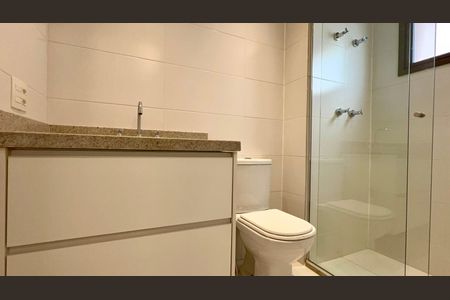 Apartamento à venda com 162m², 4 quartos e 2 vagas Apartamento à venda com 162m², 4 quartos e 2 vagasBanheiro da Suíte 1