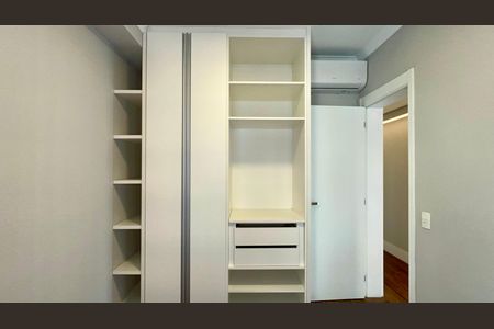 Apartamento à venda com 162m², 4 quartos e 2 vagas Apartamento à venda com 162m², 4 quartos e 2 vagasQuarto 2