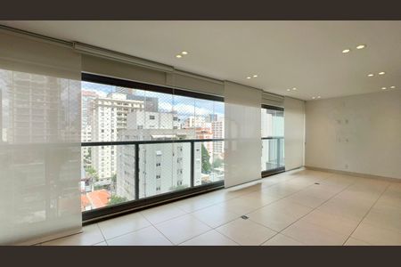 Apartamento à venda com 162m², 4 quartos e 2 vagas Apartamento à venda com 162m², 4 quartos e 2 vagasVaranda gourmet