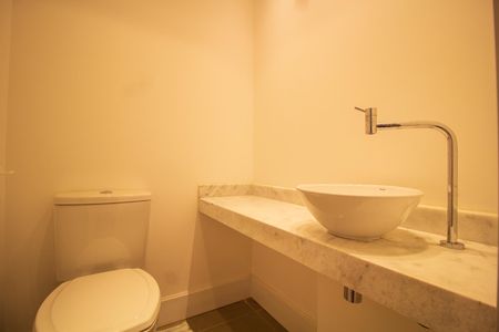 Lavabo  de apartamento para alugar com 1 quarto, 40m² em Boa Vista, Porto Alegre