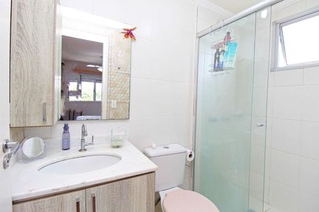 Banheiro  de apartamento para alugar com 2 quartos, 51m² em Glória, Porto Alegre