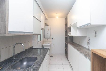 Cozinha  de apartamento para alugar com 2 quartos, 55m² em Humaitá, Porto Alegre