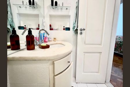 Apartamento à venda com 117m², 3 quartos e sem vaga Apartamento à venda com 117m², 3 quartos e sem vagaBanheiro social