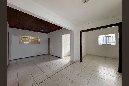Casa para alugar com 2 quartos, 160m² em Pompéia, Belo Horizonte
