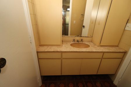 Apartamento para alugar com 450m², 5 quartos e 2 vagasBanheiro da Suíte 1 e 2