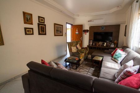 Casa para alugar com 180m², 4 quartos e 3 vagasSala