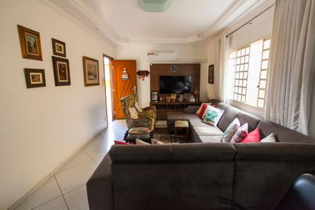 Casa para alugar com 180m², 4 quartos e 3 vagasSala