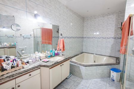 Casa para alugar com 180m², 4 quartos e 3 vagasBanheiro da Suite 1