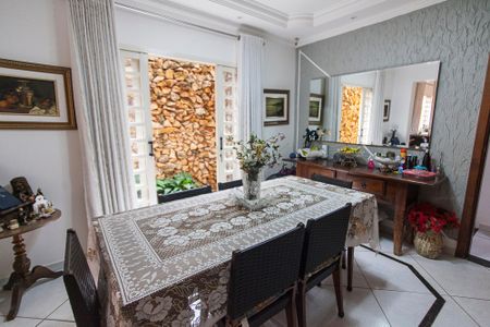 Casa para alugar com 180m², 4 quartos e 3 vagasSala