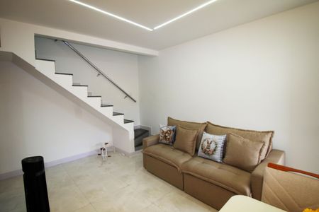 Casa à venda com 64m², 2 quartos e 2 vagasSala