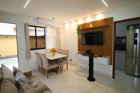 Casa à venda com 64m², 2 quartos e 2 vagasSala