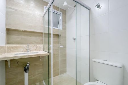 Banheiro de casa de condomínio à venda com 2 quartos, 52m² em São Pedro, Osasco