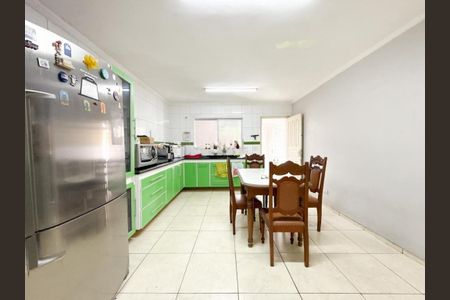 Casa à venda com 300m², 4 quartos e 2 vagas