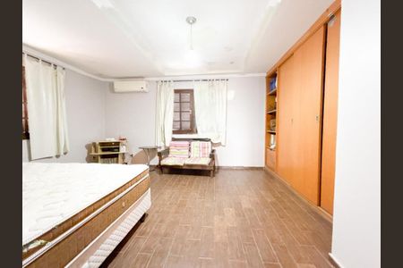 Casa à venda com 300m², 4 quartos e 2 vagas