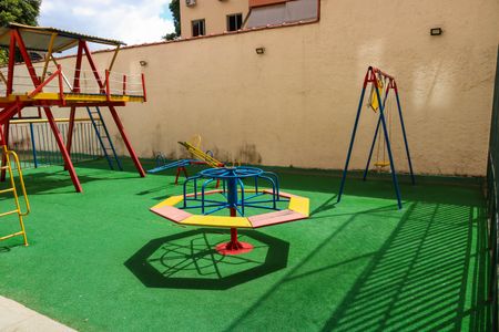 Apartamento para alugar com 78m², 2 quartos e sem vagaÁrea comum - Playground