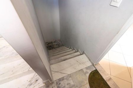 Apartamento à venda com 156m², 2 quartos e 1 vagaEscada de acesso