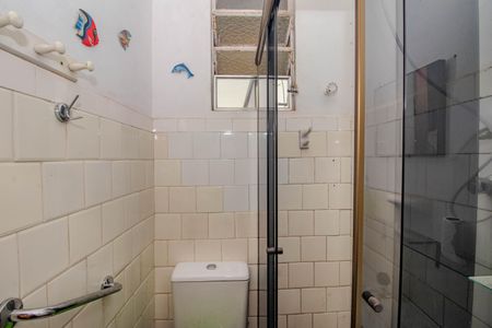 Banheiro de apartamento para alugar com 1 quarto, 45m² em São João, Porto Alegre