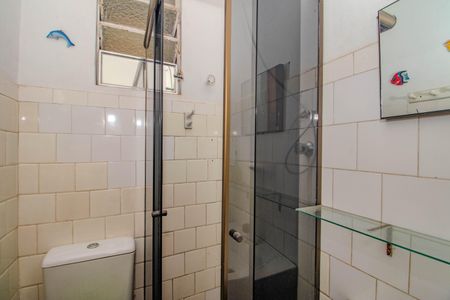 Banheiro de apartamento para alugar com 1 quarto, 45m² em São João, Porto Alegre