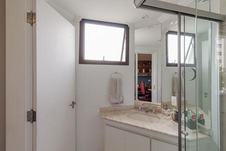 Apartamento à venda com 152m², 3 quartos e 3 vagasBanheiro da Suíte 2