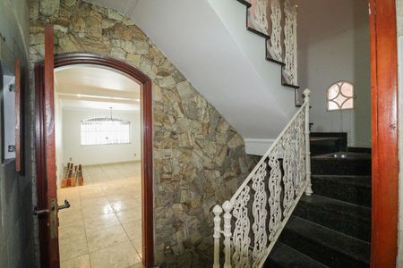 Escada de casa à venda com 4 quartos, 280m² em Vila Ester (zona Norte), São Paulo