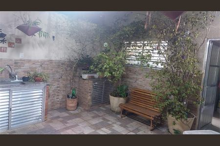 Casa à venda com 3 quartos, 125m² em Vila Santo Estefano, São Paulo