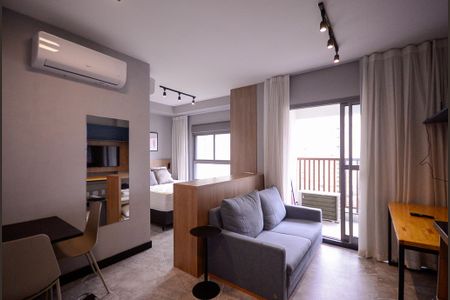 Sala/Cozinha  de apartamento para alugar com 1 quarto, 32m² em Vila Gumercindo, São Paulo