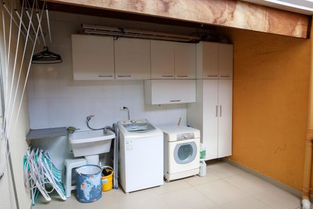 Casa à venda com 159m², 2 quartos e 2 vagas