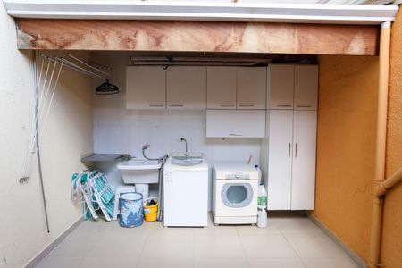 Casa à venda com 159m², 2 quartos e 2 vagas