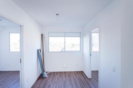 Sala, cozinha e área de serviço de apartamento para alugar com 2 quartos, 32m² em Vila Pereira Cerca, São Paulo