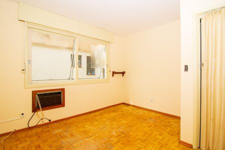Quarto 1 de apartamento para alugar com 2 quartos, 80m² em Passo d’Areia, Porto Alegre