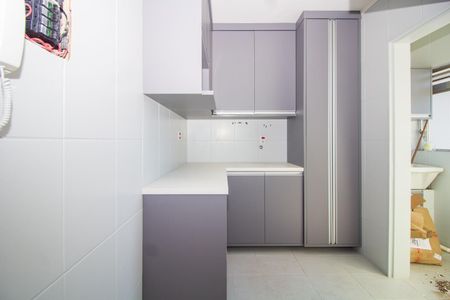 Cozinha  de apartamento para alugar com 2 quartos, 55m² em Jardim Itu, Porto Alegre