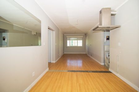 Sala  de apartamento para alugar com 2 quartos, 55m² em Jardim Itu, Porto Alegre