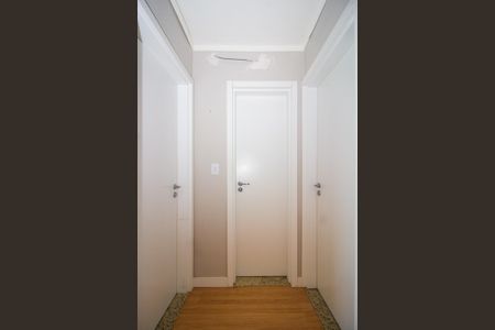 Corredor  de apartamento para alugar com 2 quartos, 55m² em Jardim Itu, Porto Alegre