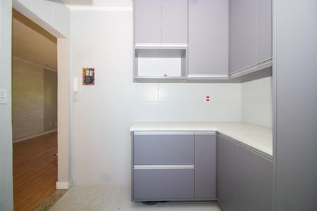 Cozinha  de apartamento para alugar com 2 quartos, 55m² em Jardim Itu, Porto Alegre