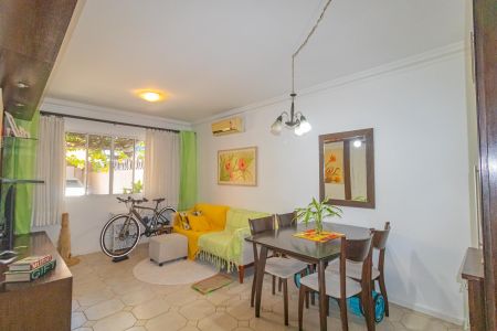 Casa de condomínio para alugar com 96m², 4 quartos e 2 vagasSala