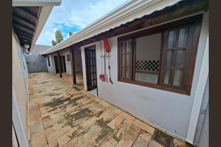 Casa de condomínio à venda com 230m², 4 quartos e 4 vagasÁrea externa