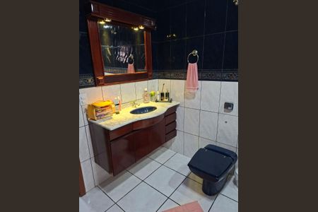 Casa de condomínio à venda com 230m², 4 quartos e 4 vagasBanheiro