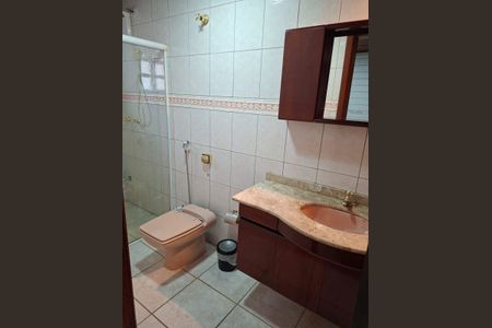 Casa de condomínio à venda com 230m², 4 quartos e 4 vagasBanheiro